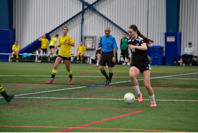 Women's soccer announce commitment of standout midfielder Mackenzie Munro-Flora