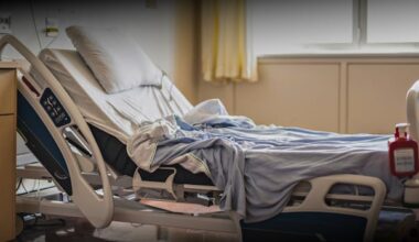 Alberta needs to call state of emergency over crowded hospitals, physicians say