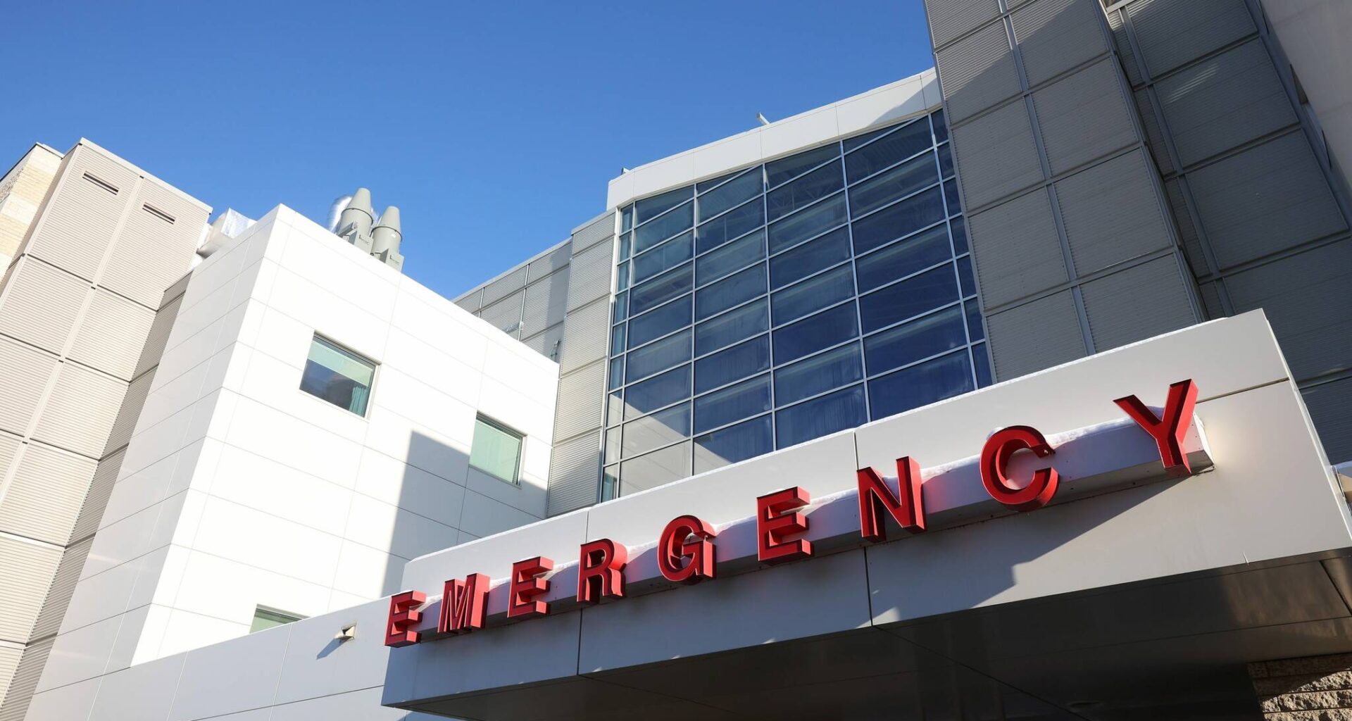 The emergency department entrance at the Brandon Regional Health Centre on Thursday. (Tim Smith/The Brandon Sun)