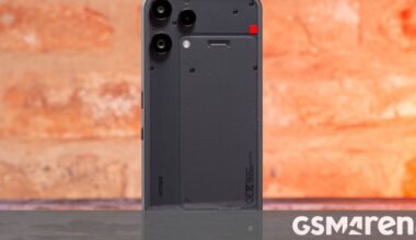 Nothing removes controversial lock screen ads, but there's a catch