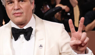 Mark Ruffalo protests ICE, 'worst human being' Trump at Golden Globes