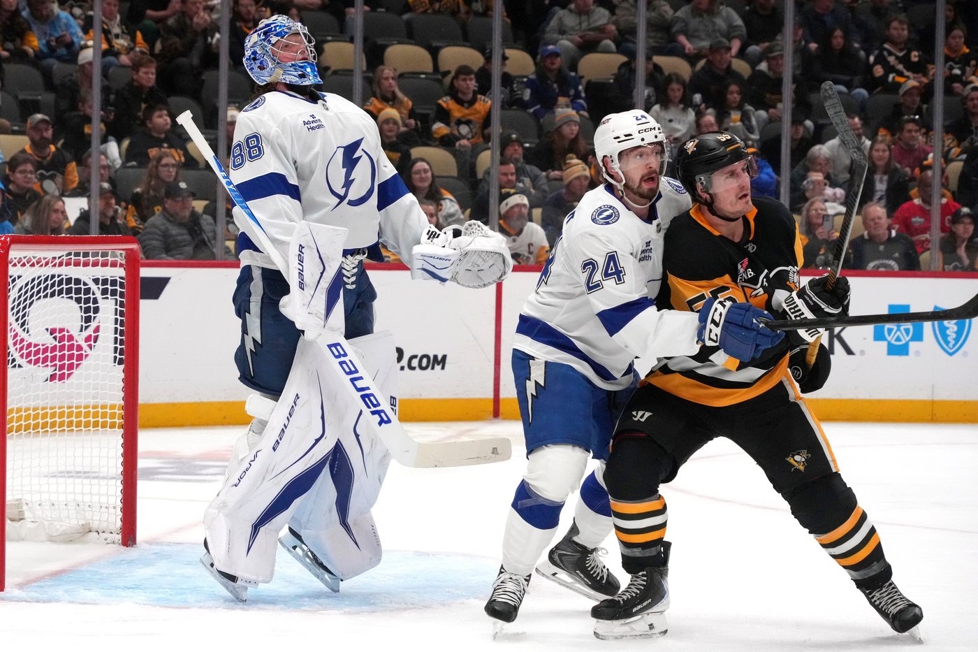 NHL roundup: Lightning beat Penguins 2-1 in shootout for 11th straight win