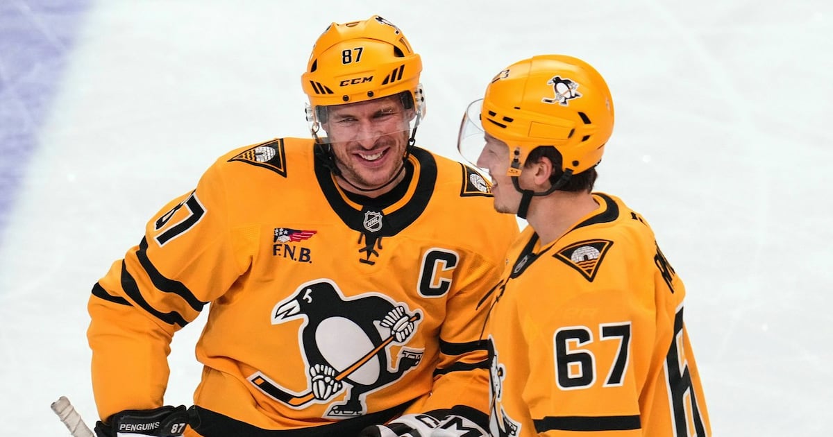 Sidney Crosby helps Pittsburgh Penguins power past Philadelphia Flyers