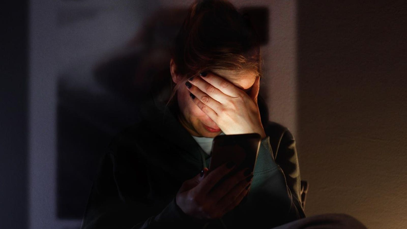 ‘Delete Sensitive Messages’—Feds Warn iPhone And Android Users