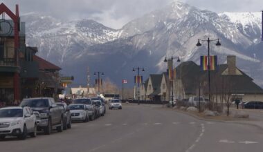 Sale of Jasper SkyTram raises concerns about lack of competition in Alberta mountain parks