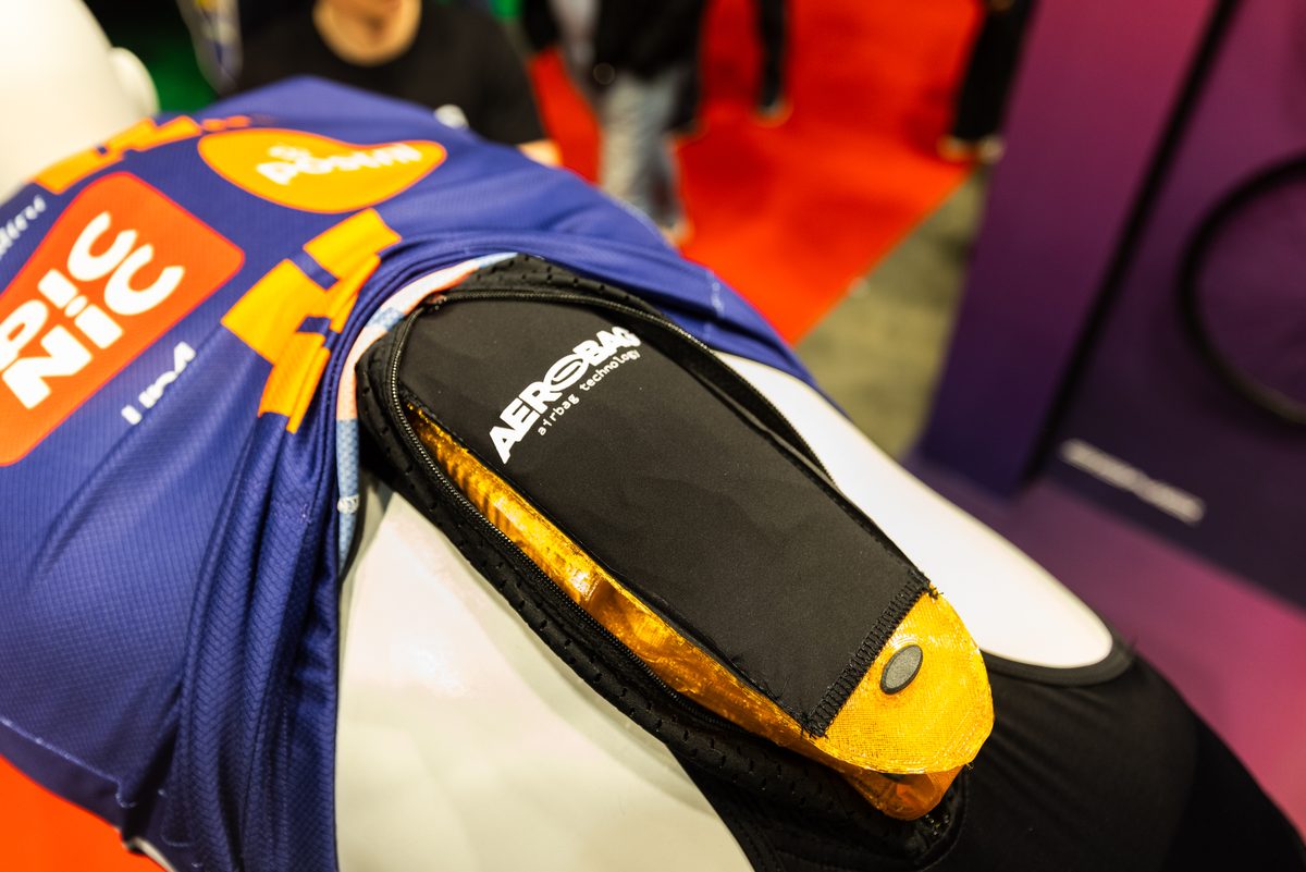 Aerobag airbag for cyclists – pouch on back