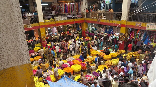 A Day in the Bazaar: When Architecture Is Observed in Time - Image 4 of 8