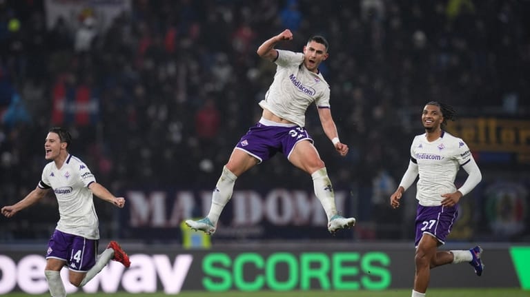 Fiorentina's Roberto Piccoli celebrates after scoring during the Serie A...