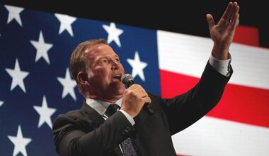 Bears-Rams playoff game starts off with epic anthem performence