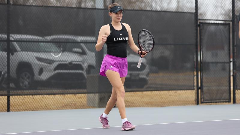 Women’s Tennis rolls to 4-2 win over Arkansas State