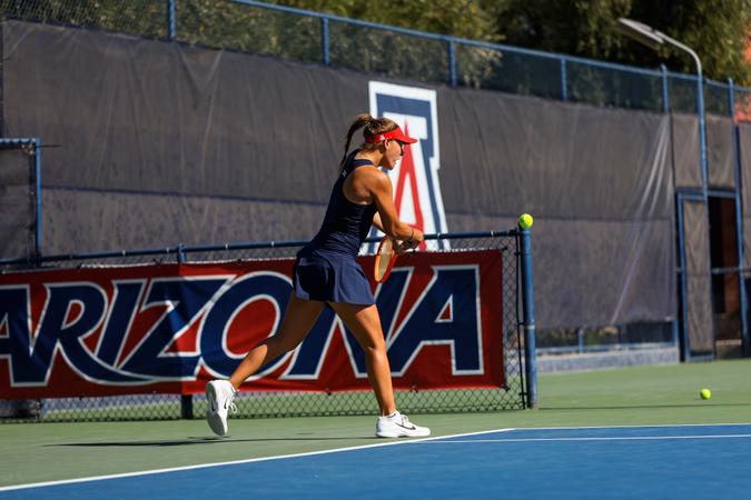 Arizona Splits Pair of Matches on Monday
