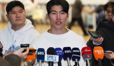 Kim Hye-seong of the Los Angeles Dodgers speaks to reporters at Incheon International Airport,  before departing for Los Angeles, Wednesday. Yonhap