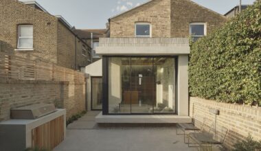 Loggia House / House of Em