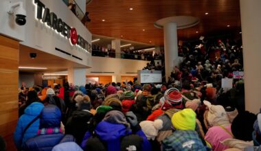 NBA game in Minneapolis between Warriors and Timberwolves postponed after ICE shooting | NanaimoNewsNOW