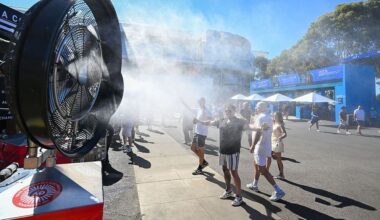 Australian Open live: Kyrgios seen at nightclub before latest match, 45C temperature suspends play