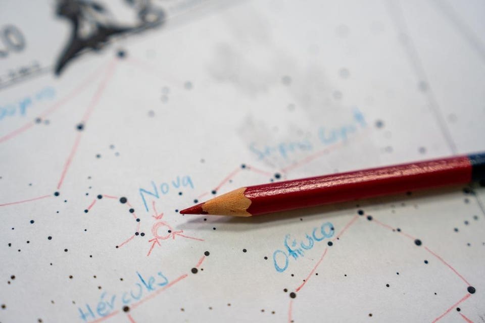 A drawing star map pointing T CrB in Corona Borealis