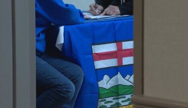 Separatists bring independence petition to Alberta's capital to gather signatures from Edmontonians