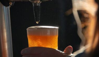 Growing number of adults avoid booze, says NHS survey