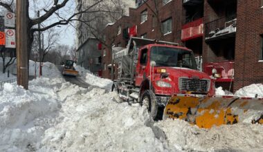 Broken-down equipment hampering Montreal's snow-removal operations