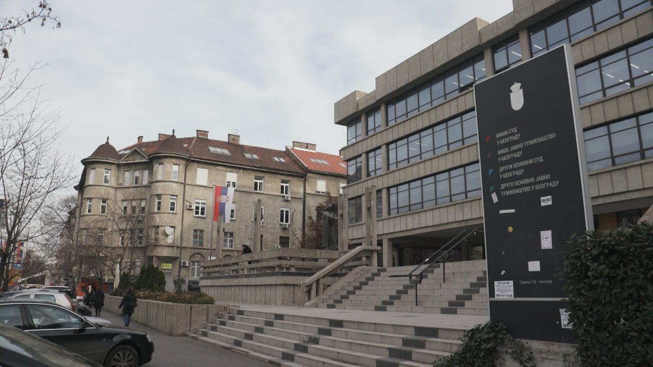 The entrance and steps up to the Belgrade higher court. 
