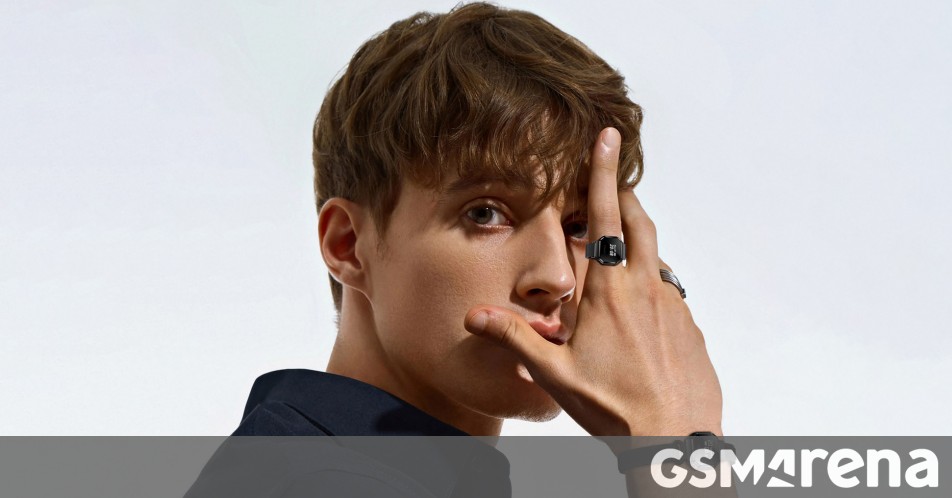 Rogbid Fusion is a miniature smartwatch that fits on your finger