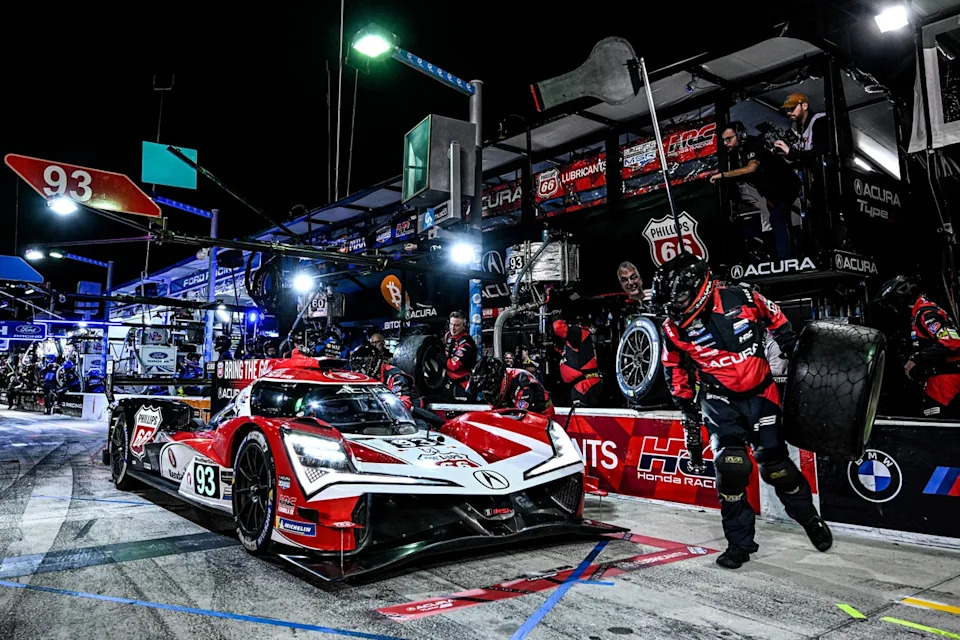 #93 Acura Meyer Shank Racing w/Curb Agajanian Acura ARX-06: Renger van der Zande, Nick Yelloly, Alex Palou, Kaku Ohta