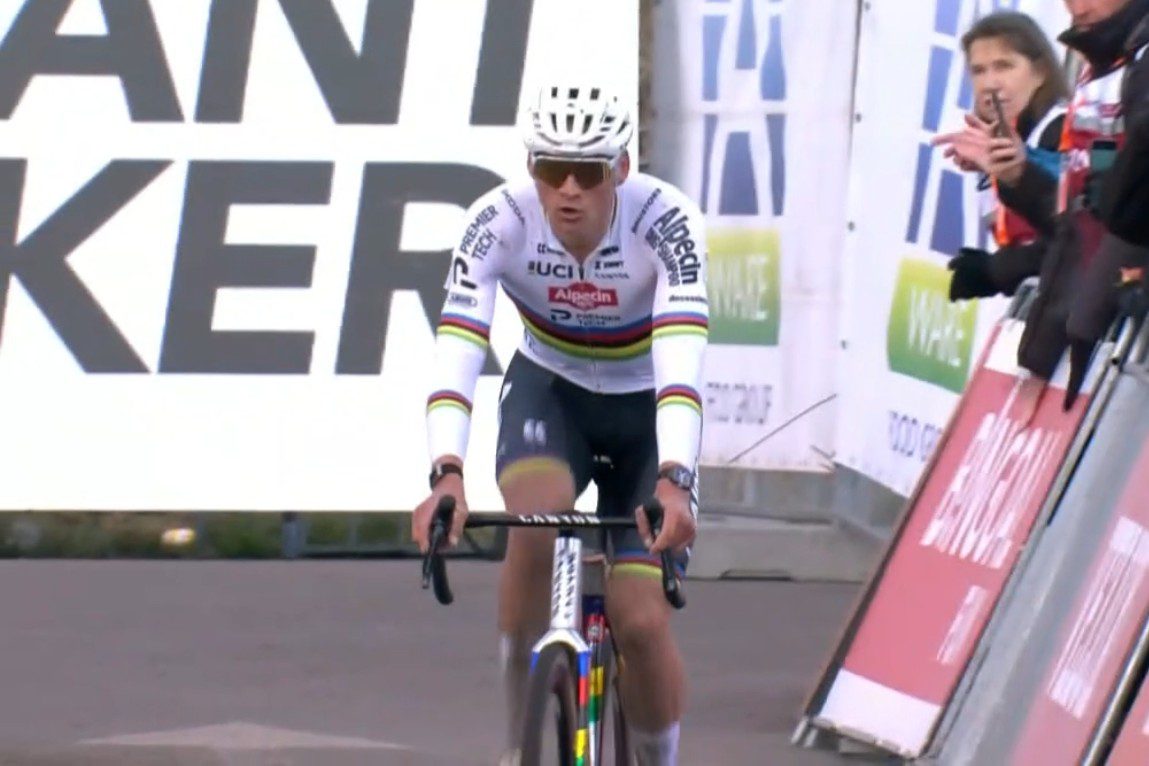 Van der Poel overcomes adversity to set World Cup win record