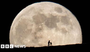 Photographer over the Moon with ET picture recreation two years in the making