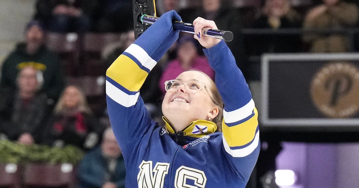 Nova Scotia's Taylour Stevens makes clutch double takeout to clinch Scotties Tournament of Hearts playoff spot