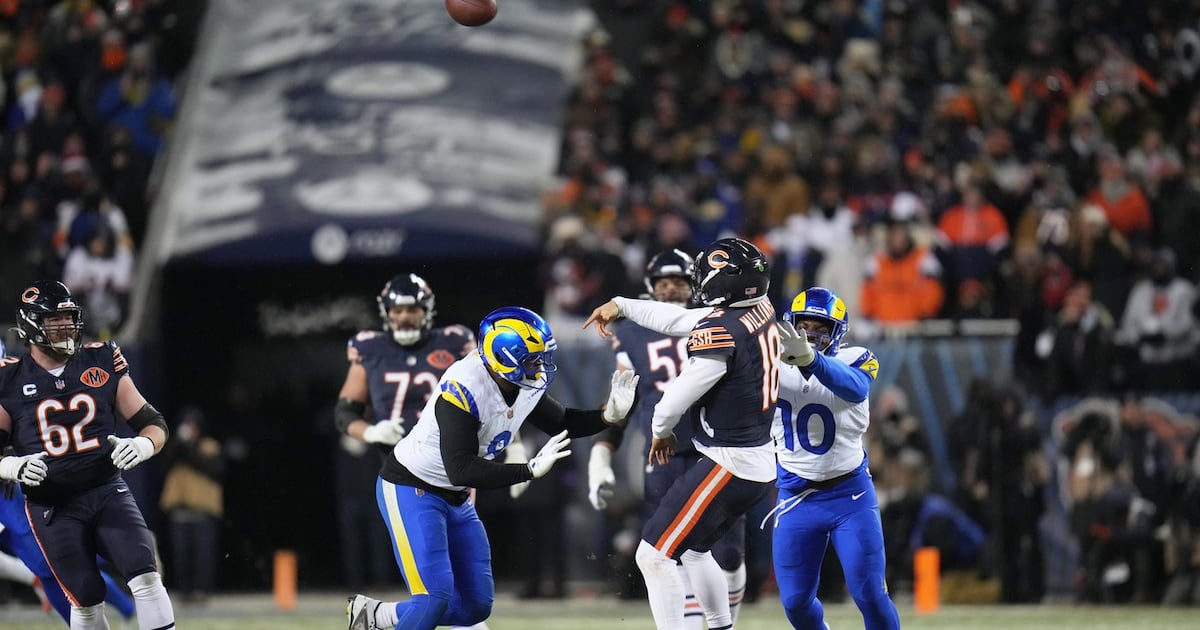 Caleb Williams' Williams’ ‘ridiculous’ TD pass draws raves from coach, teammates after Bears’ loss