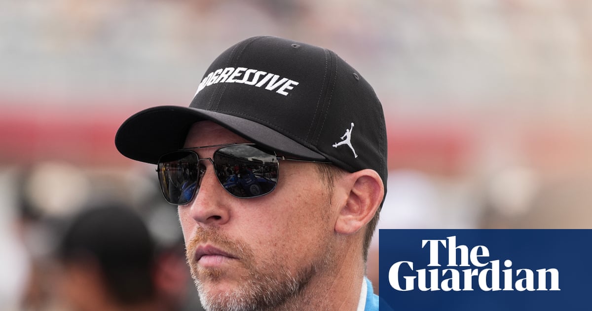 Nascar driver Denny Hamlin’s father dies in North Carolina house fire | Nascar