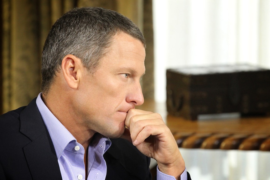 Lance Armstrong holds his chin