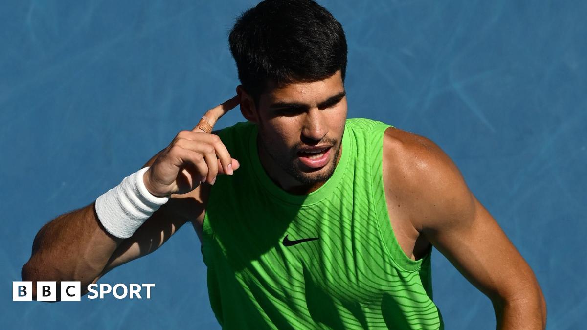 Alexander Zverev serves