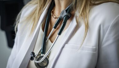 Female family doctors in Ontario spend more time with patients, make less money: study