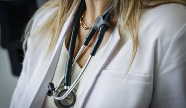 Female family doctors in Ontario spend more time with patients, make less money: study