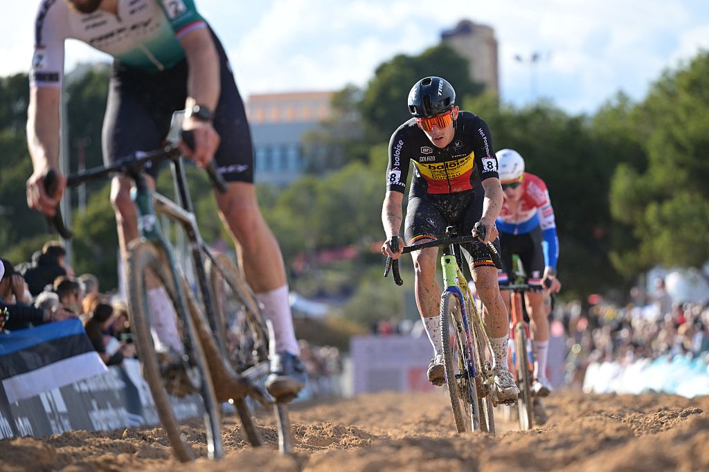 Benidorm World Cup 2026: Thibau Nys (centre) during the chase for second