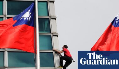 Alex Honnold successfully free solos Taipei 101 in live Netflix climb | Sport
