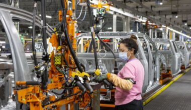 Manufacturing sales fell 1.2 per cent in November