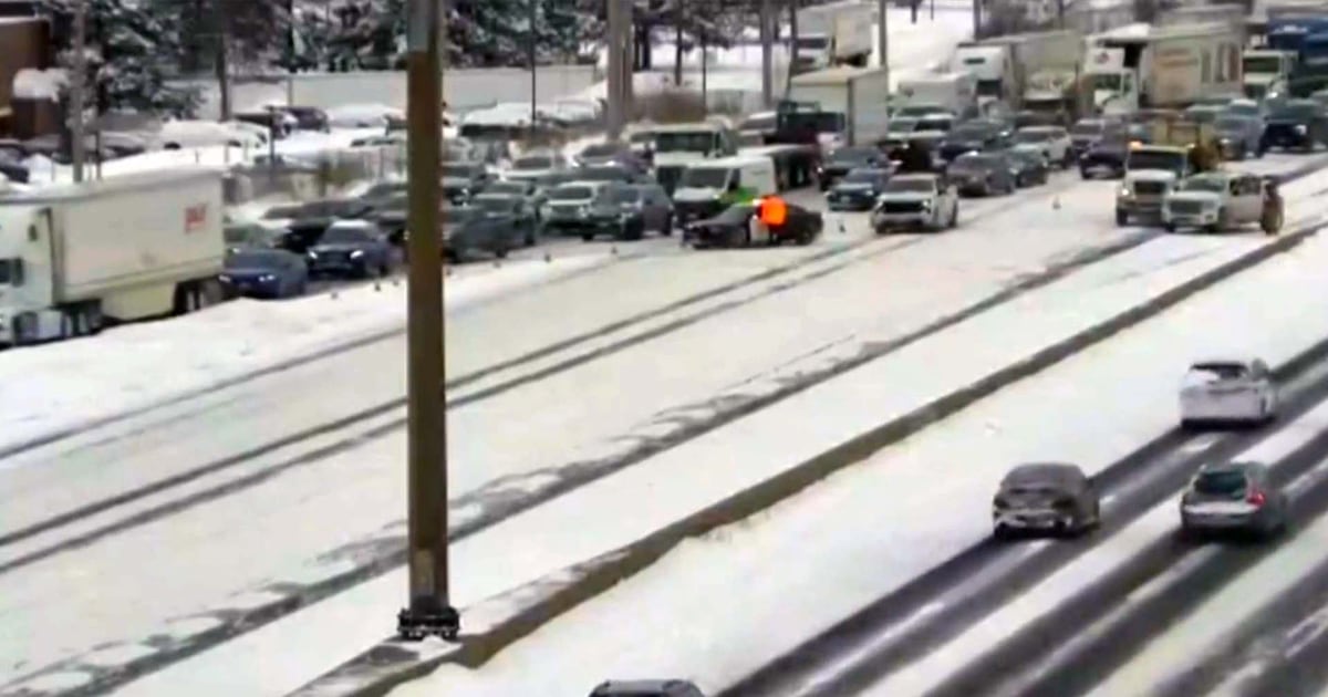 Hwy. 400 southbound reopens after collision