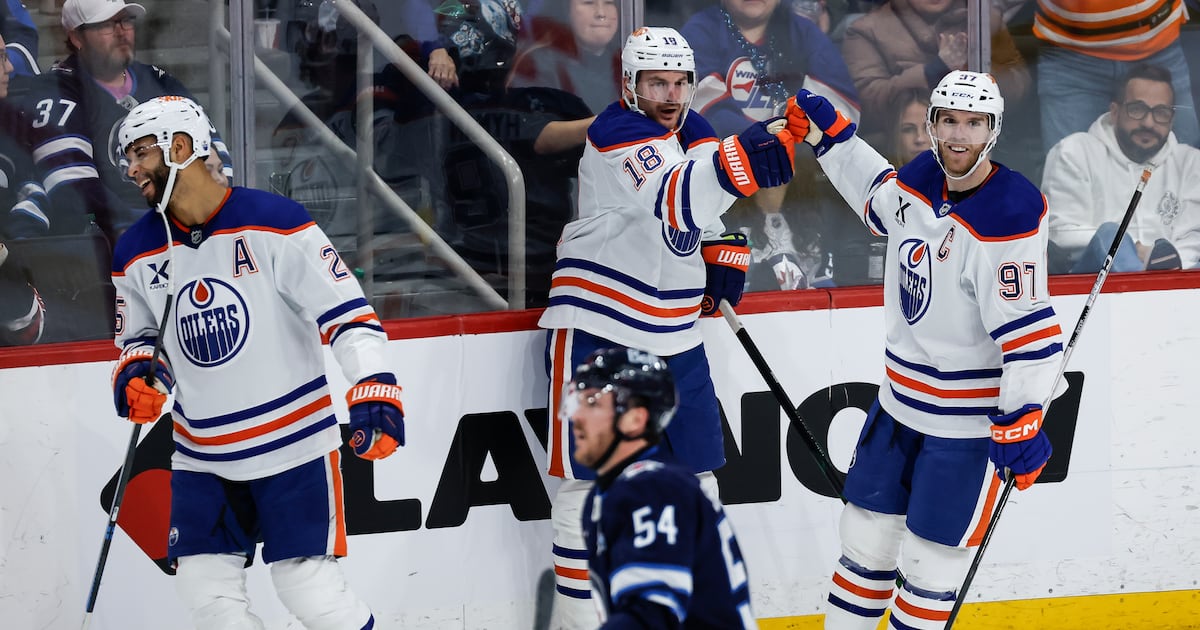 McDavid stretches point streak to 17 as Oilers take advantage of reeling Jets