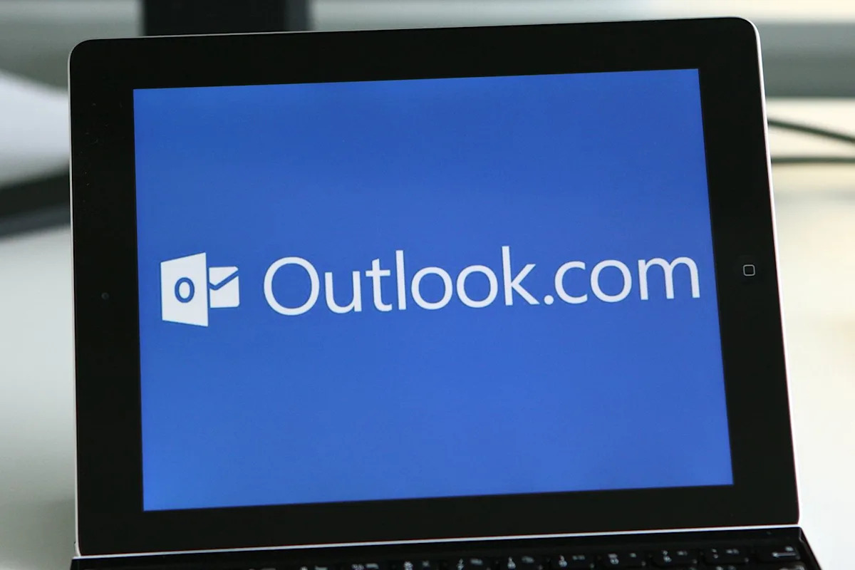 Outlook Email Outage Reported by Tens of Thousands as Microsoft Acknowledges Issues for American Users