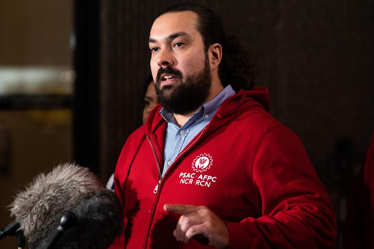 Statistics Canada to cut 850 jobs, 12 per cent of executive team