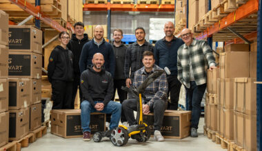 THE LOOP SIGNS WITH STEWART GOLF