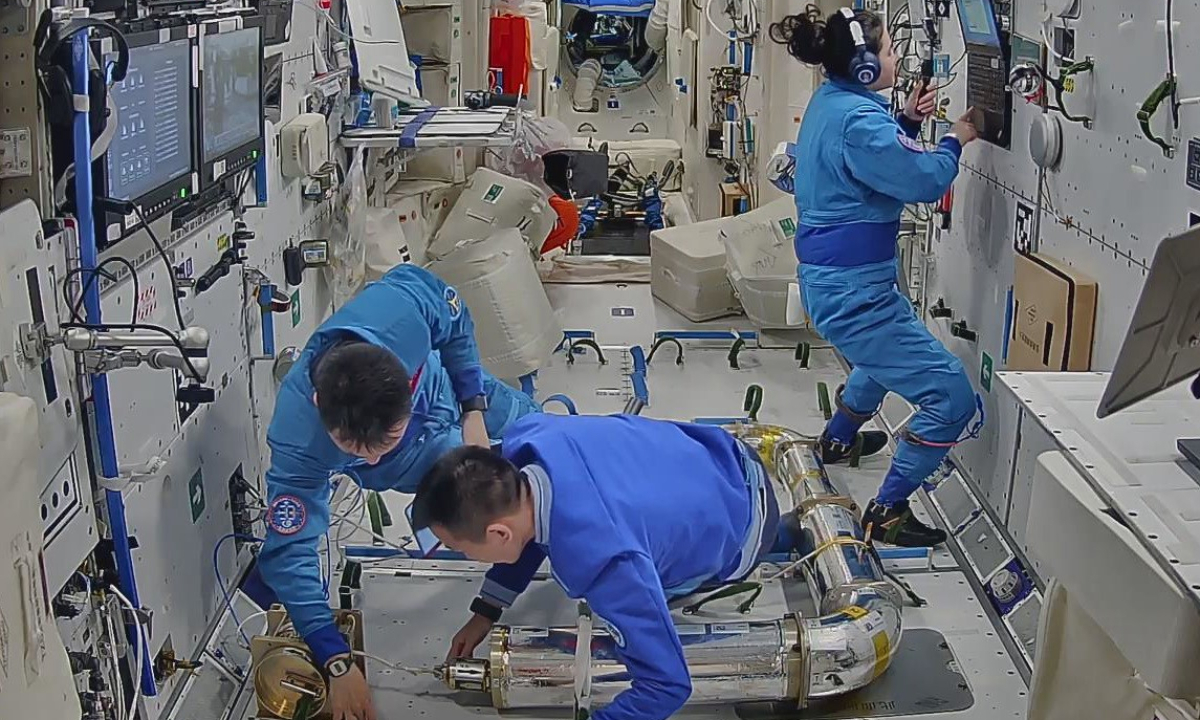 Taikonauts carry out test and verification of the space station pipeline inspection robot in China Space Station. Photo: Courtesy of the China Manned Space Agency