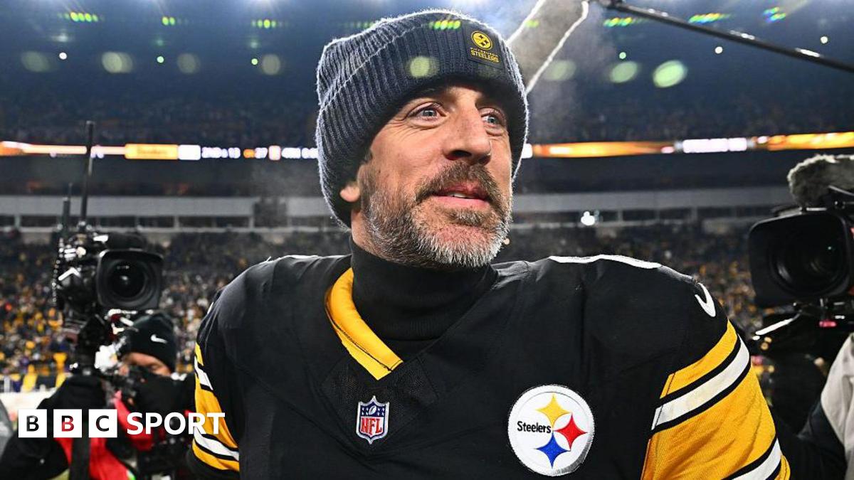 Manchester United head coach Ruben Amorim in a dark winter coat on the touchline before the 1-1 draw with Leeds