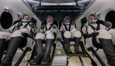 Ailing astronaut returns to Earth early in NASA's first medical evacuation