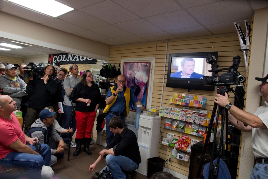 People watch the Oprah Lance interview