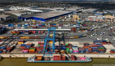 Germany news: Economy narrowly avoids 3rd year of recession - dw.com