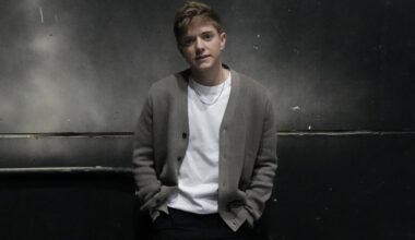 Mae Martin to host 2026 Juno Awards in Hamilton - The Spec