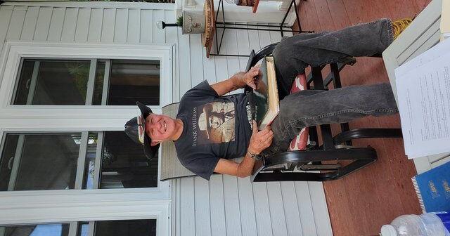 Darts and Darks / Tekanonhkwen'áneren tánon' Wahsohkwahòn:tsi's | Spare News